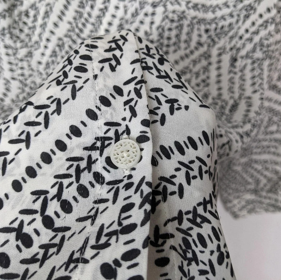 Cabi Printed Leaf Blouse 3255 Split Back Button Up Flowy Oversized Top Career S - Picture 10 of 13